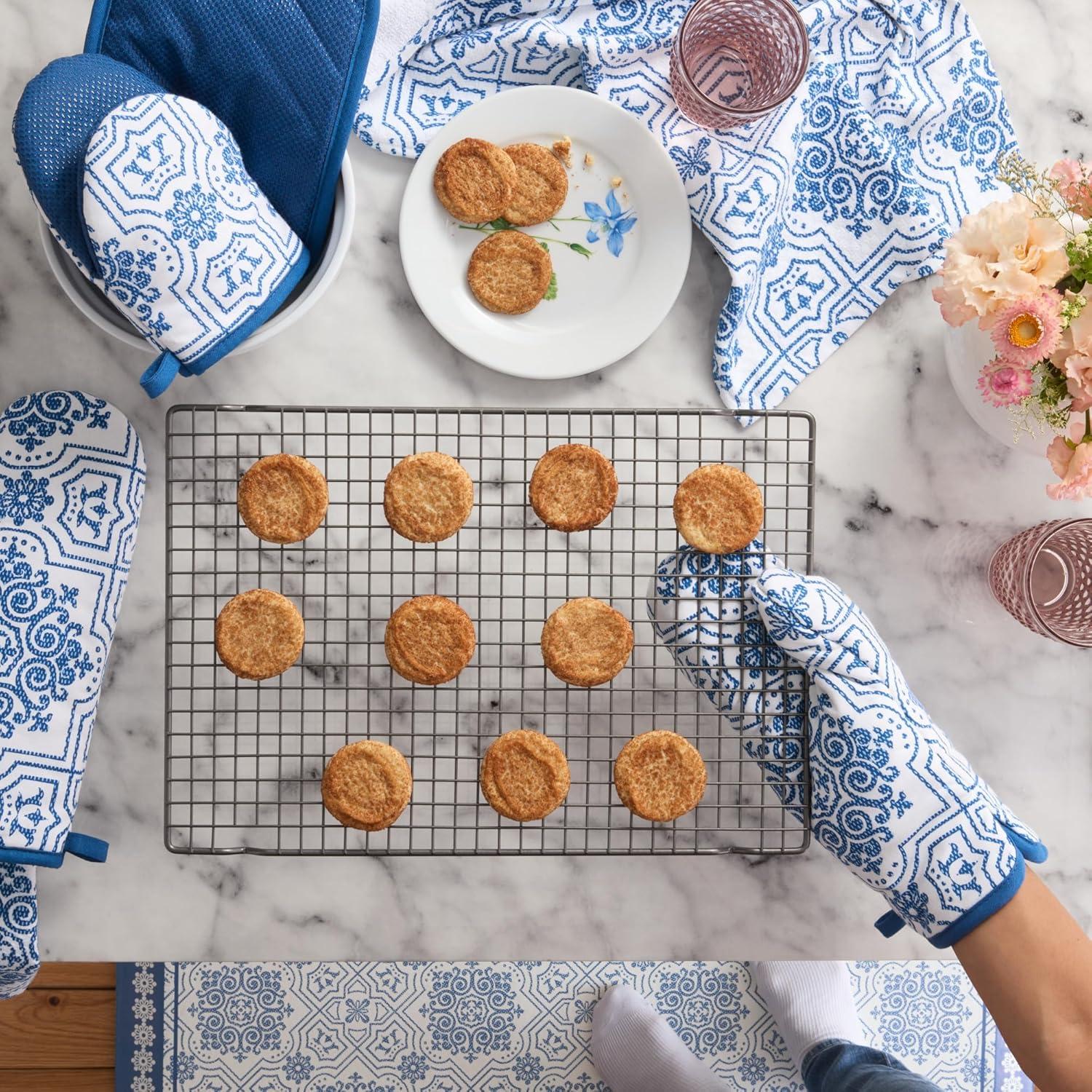 imageMARTHA STEWART Strie Medallion Pot Holder 2Pack Set Heat Resistant NonSlip Silicone Grip Navy Blue 7x10
