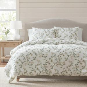 Martha Stewart – Queen Duvet Cover Set, Crisp & Smooth Bedding with a Cotton Percale Lightweight Feel, Reversible 3 Piece Bed Set with Matching Pillowcases (Simple Scallop Pink)(Hazel Floral Beige)