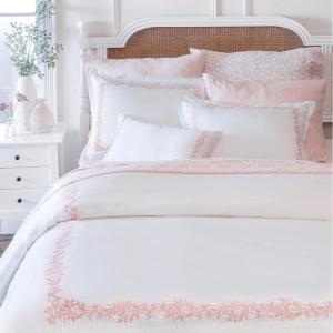 MARTHA STEWART Natalie King Size Duvet, 3 Piece Set-1 Duvet Cover, 2 Pillow Shams, Crinkle Velvet Texture, Soft & Royal, Machine Wash, 104″x92″ with Button Closure, Champagne(White & Blush)
