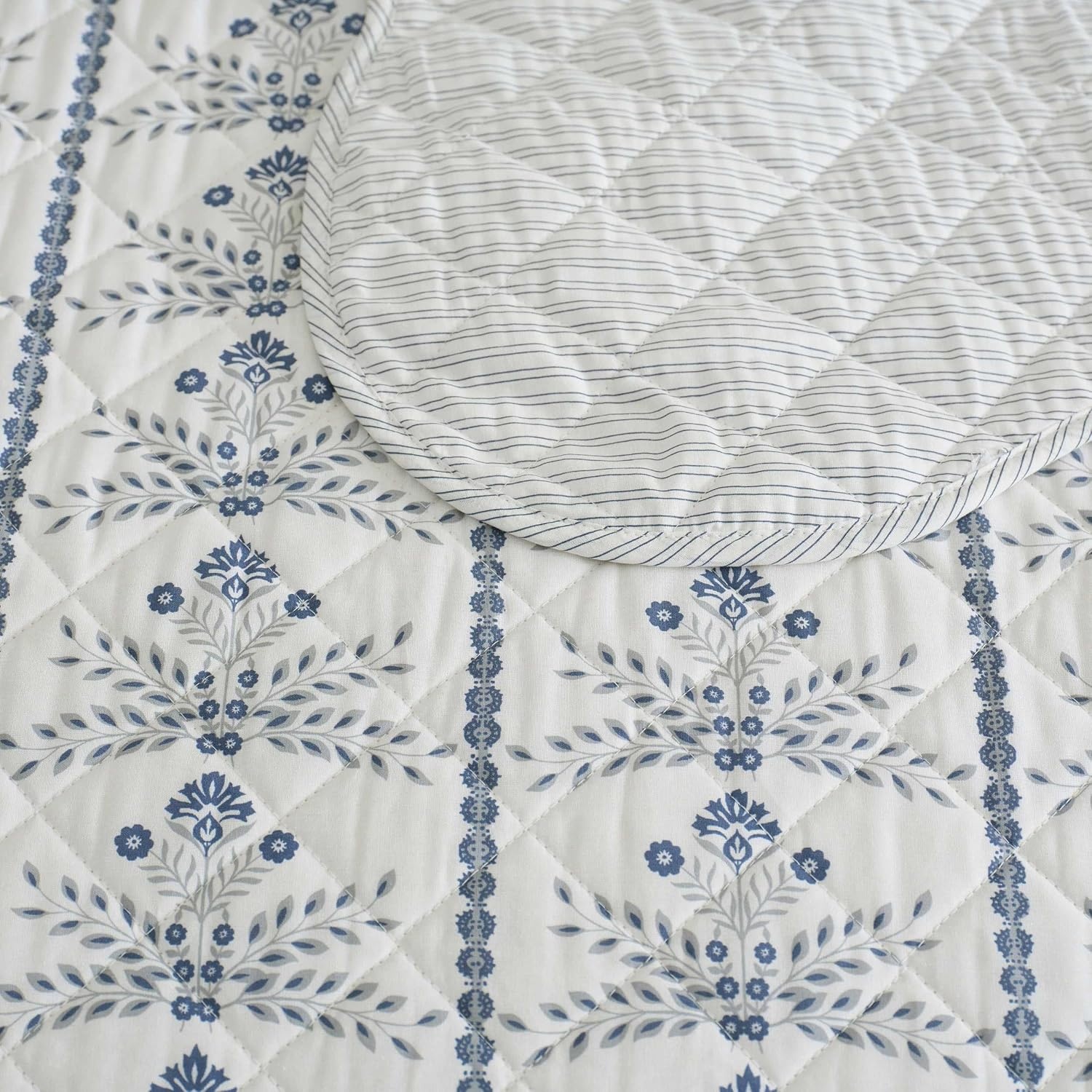 image:imageMartha Stewart Queen Quilt Set with Shams Reversible Floral BeddingWilla Penelope Blue